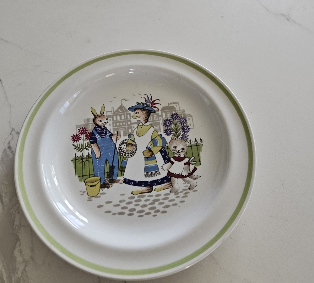 ARABIA OF FINLAND CHILD'S PLATE #116 BUNNY CAT, By Raija Uosikkinen